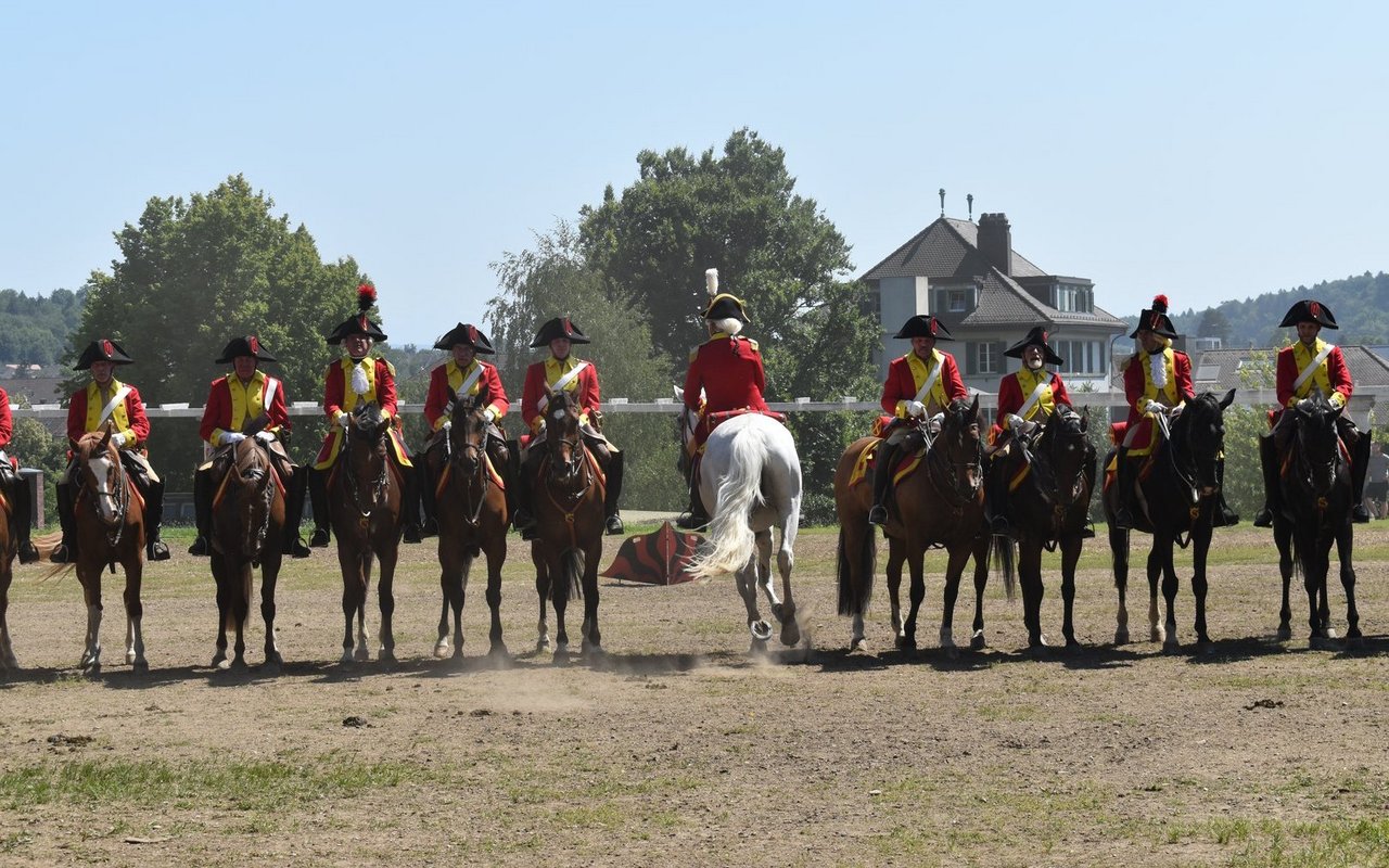 Der Auftritt der Berner Dragoner 1779 begeistert die Zuschauenden.