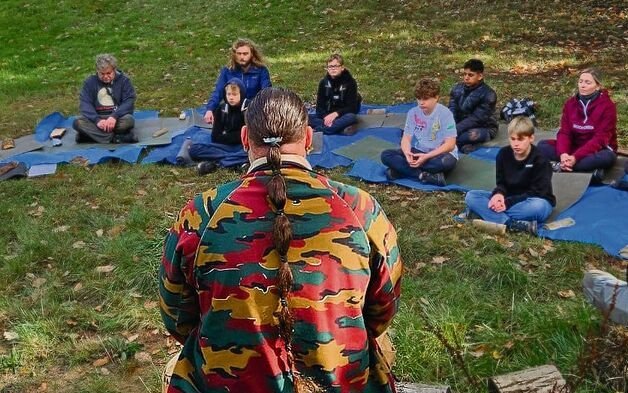 Heute betreibt Max Cameo eine Outdoorschule und bietet unter anderem Survival-Kurse an.