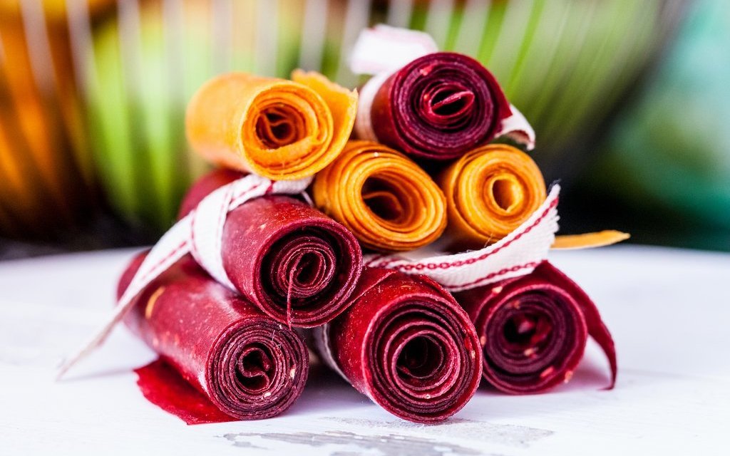 Fruchtleder ist ein gesunder Snack und praktisch zum Mitnehmen.