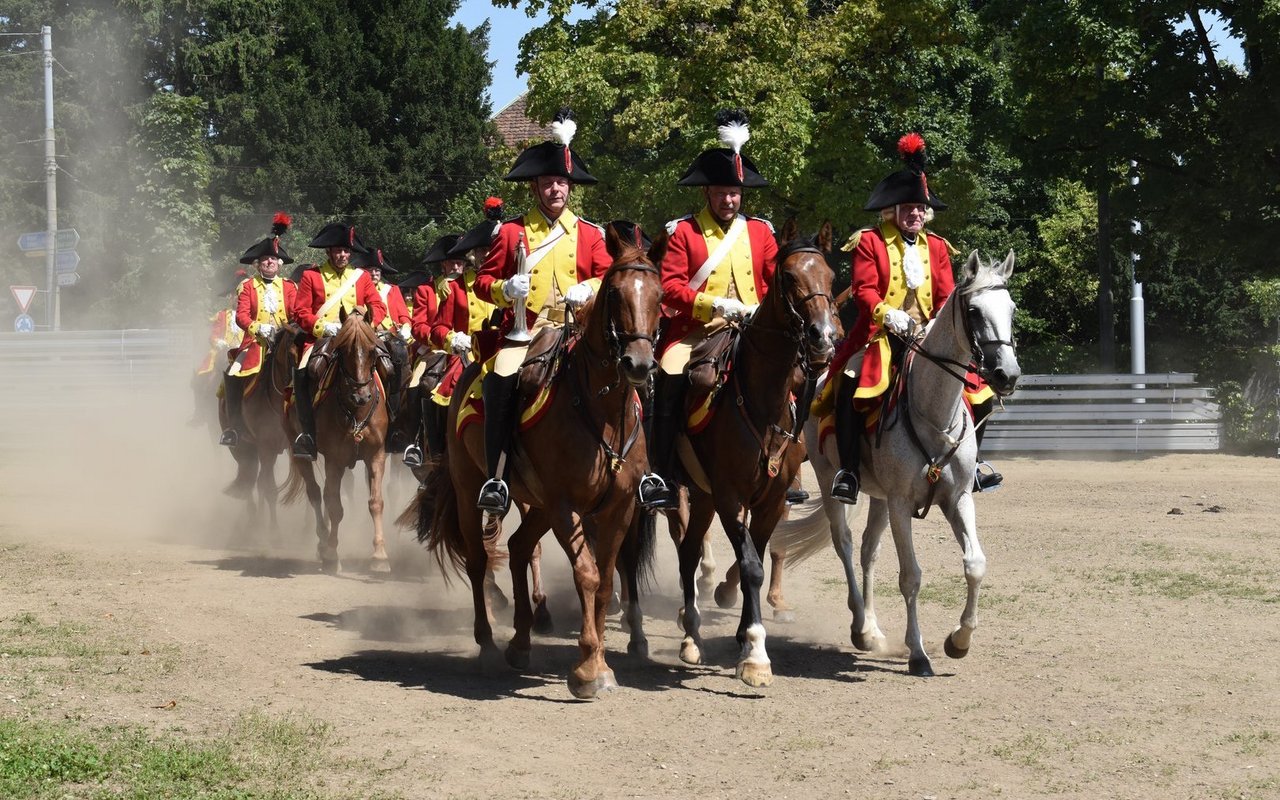 Die Berner Dragoner 1779 in Aktion während ihres Auftritts an den Solothurner Barocktagen am 9. August 2025.
