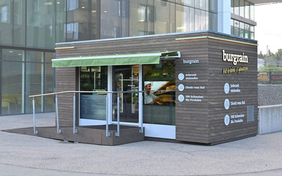 Containersysteme bieten sich an für Hofläden im städtischen Gebiet, wie von der Agrovision Burgrain verwendet.