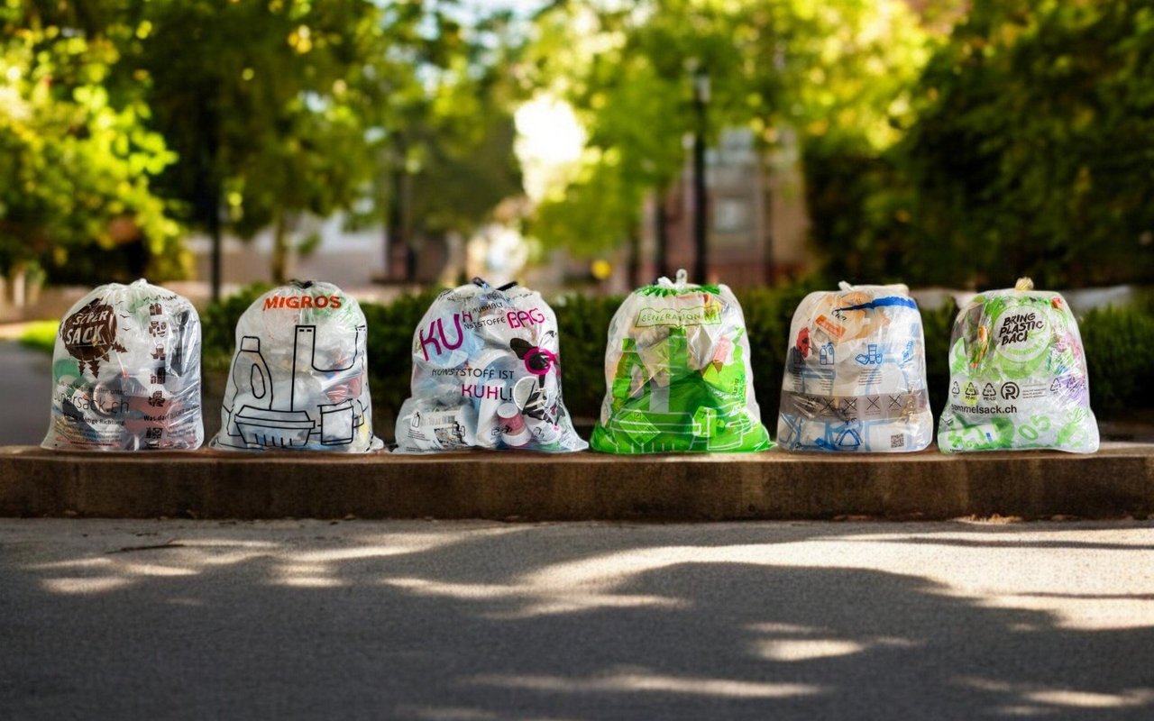 Die verfügbaren Sammelsäcke für Kunststoffabfälle variieren je nach Region.
