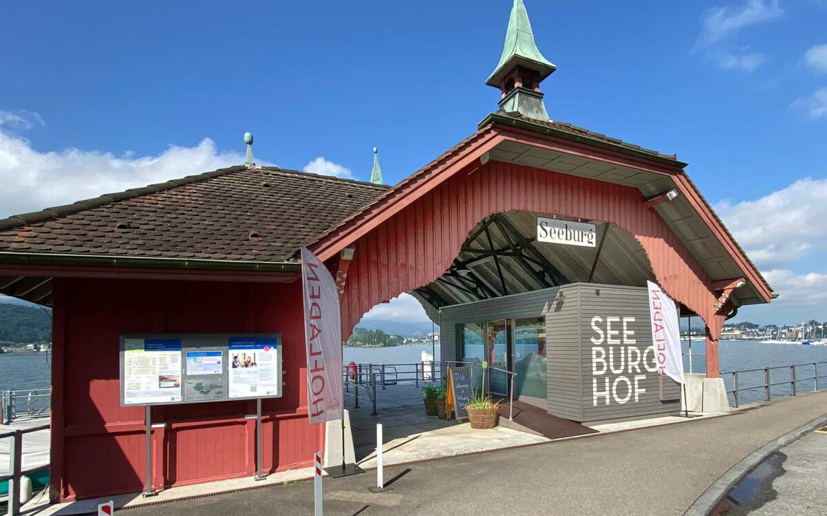 Der Seeburghof bietet seine Produkte Touristen und Leuten aus dem Quartier an.