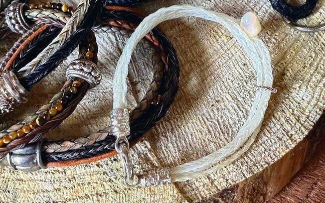 Jedes Schmuckstück ist in Farbe und Dicke ein Unikat.