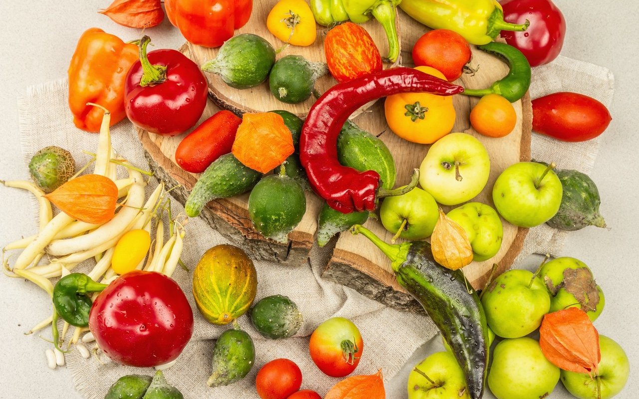 Obst und Gemüse landet oft nur aufgrund von Schönheitsfehlern auf dem Müll oder im Kompost.