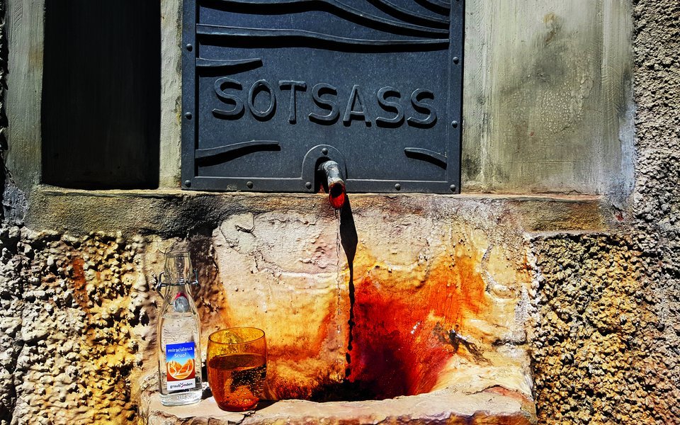 Je nach Verweildauer im Gestein ist das Wasser unterschiedlich mineralisiert.