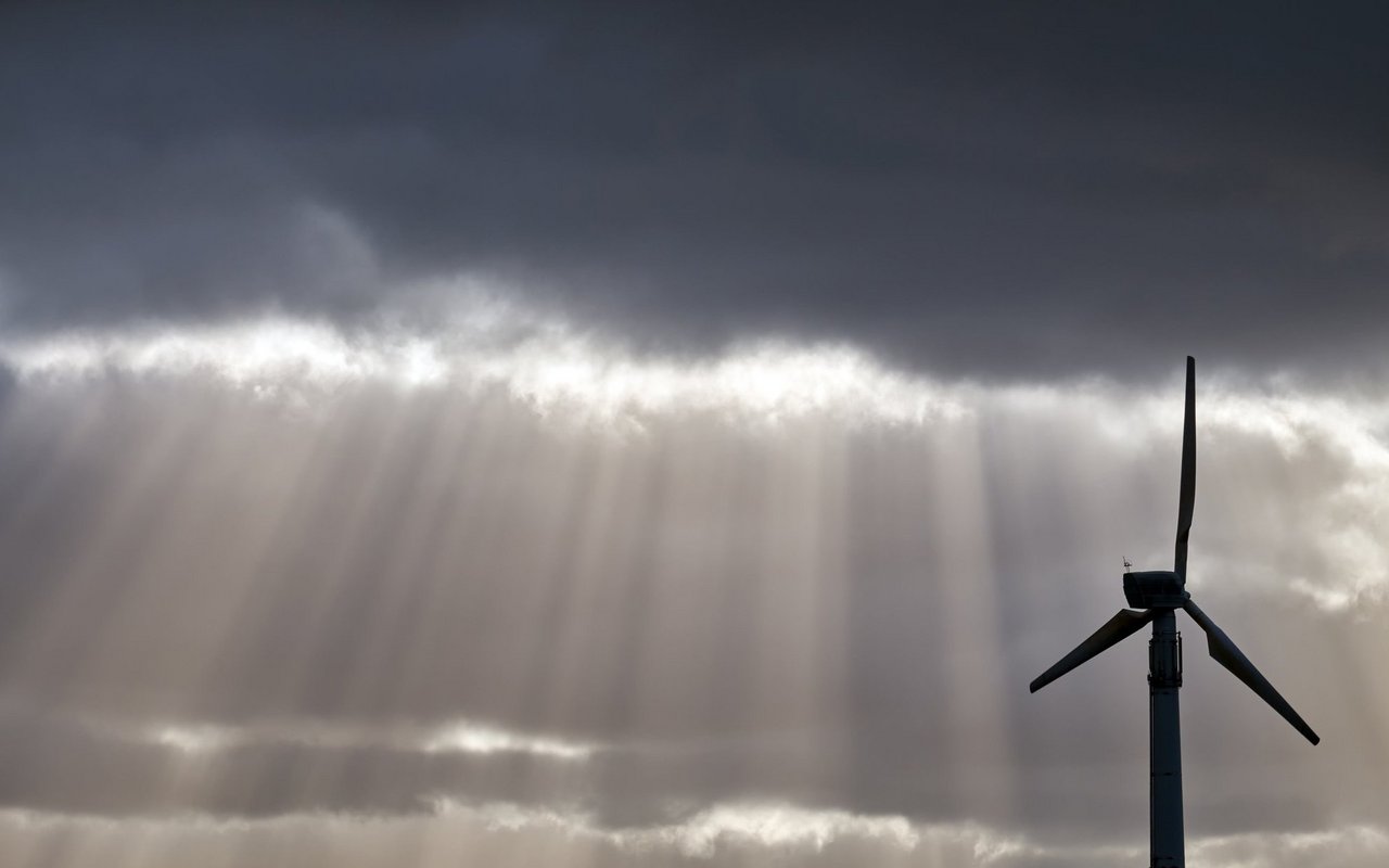 Windkraftanlagen können für die Natur eine Herausforderung sein (Symbolbild)