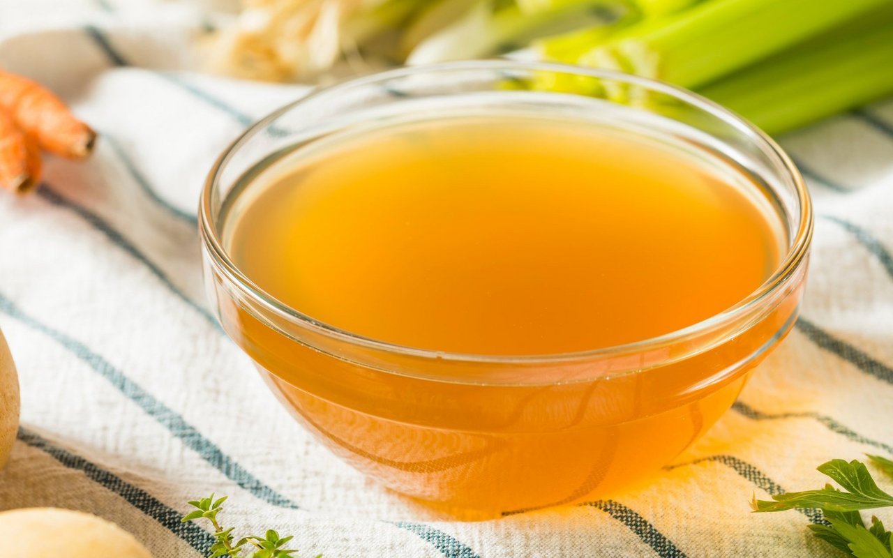 Eine gute Brühe kann nicht nur Suppen, sondern auch ganz andere Gerichte aufwerten. 