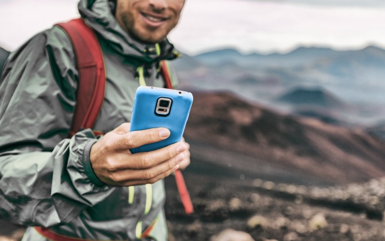Wandern, aber digital: diese Apps können Wandervögel unterstützen. 