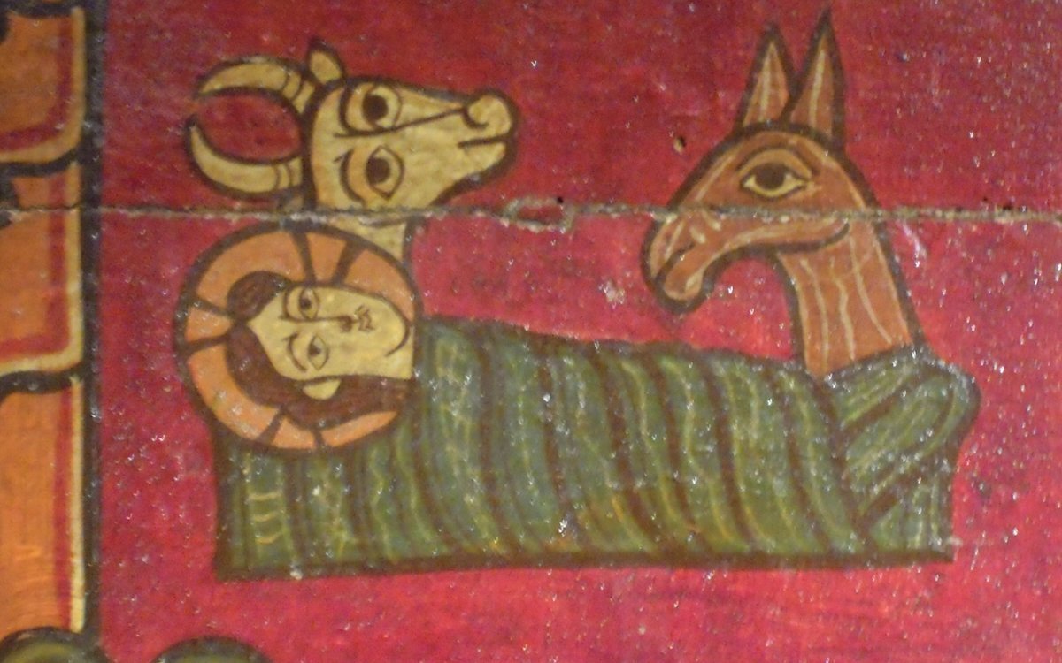 Detail einer mittelalterlichen Weihnachtsszene mit Ochs und Esel bei Jesu an der Krippe im Museo Diocesano in Solsona in Katalonien, Spanien. 