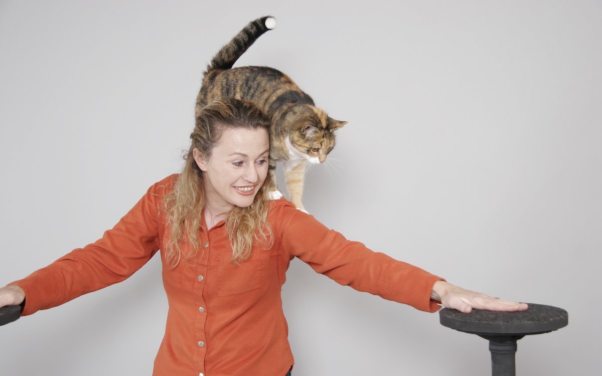 Gabi Federer hat ein Buch zur Beschäftigung von Katzen verfasst. 