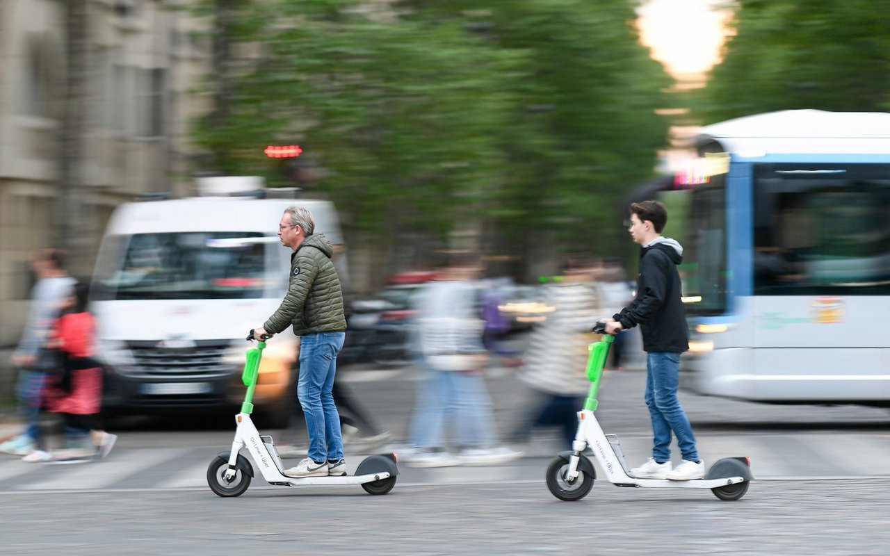 Eine Untersuchung der Boston University ergab, dass die durchschnittliche Lebensdauer vieler E-Scooter nur wenige Monate beträgt, da sie oft unsachgemäss genutzt und schlecht gewartet werden.