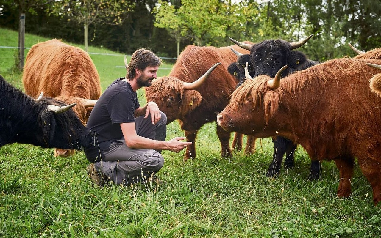 Alexander hat einen guten Draht zu den Tieren und die Hauptverantwortung für ihr Wohlbefinden. 