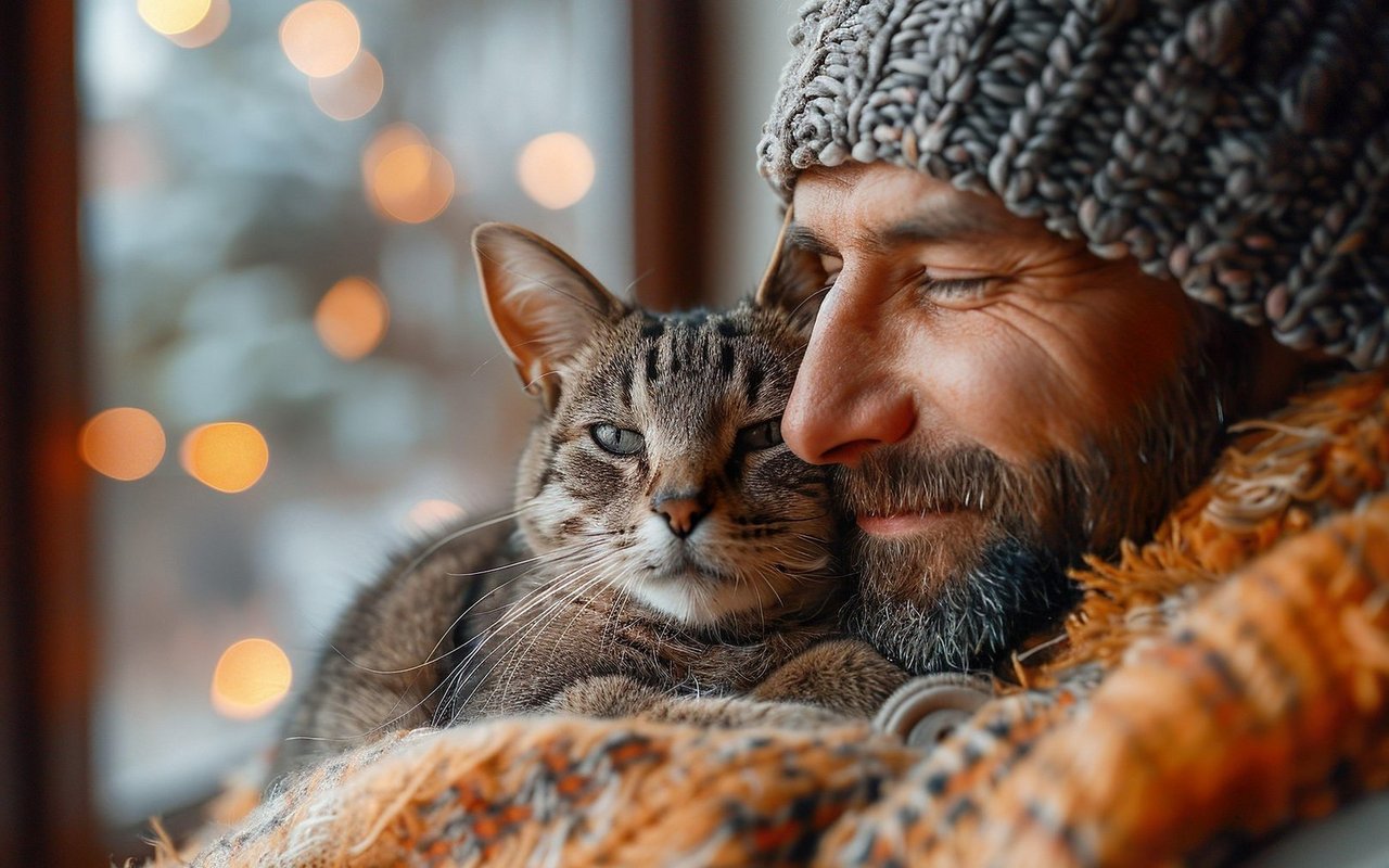 Katzen müssen bei Männern etwas deutlicher werden als bei Frauen, um Aufmerksamkeit zu bekommen.
