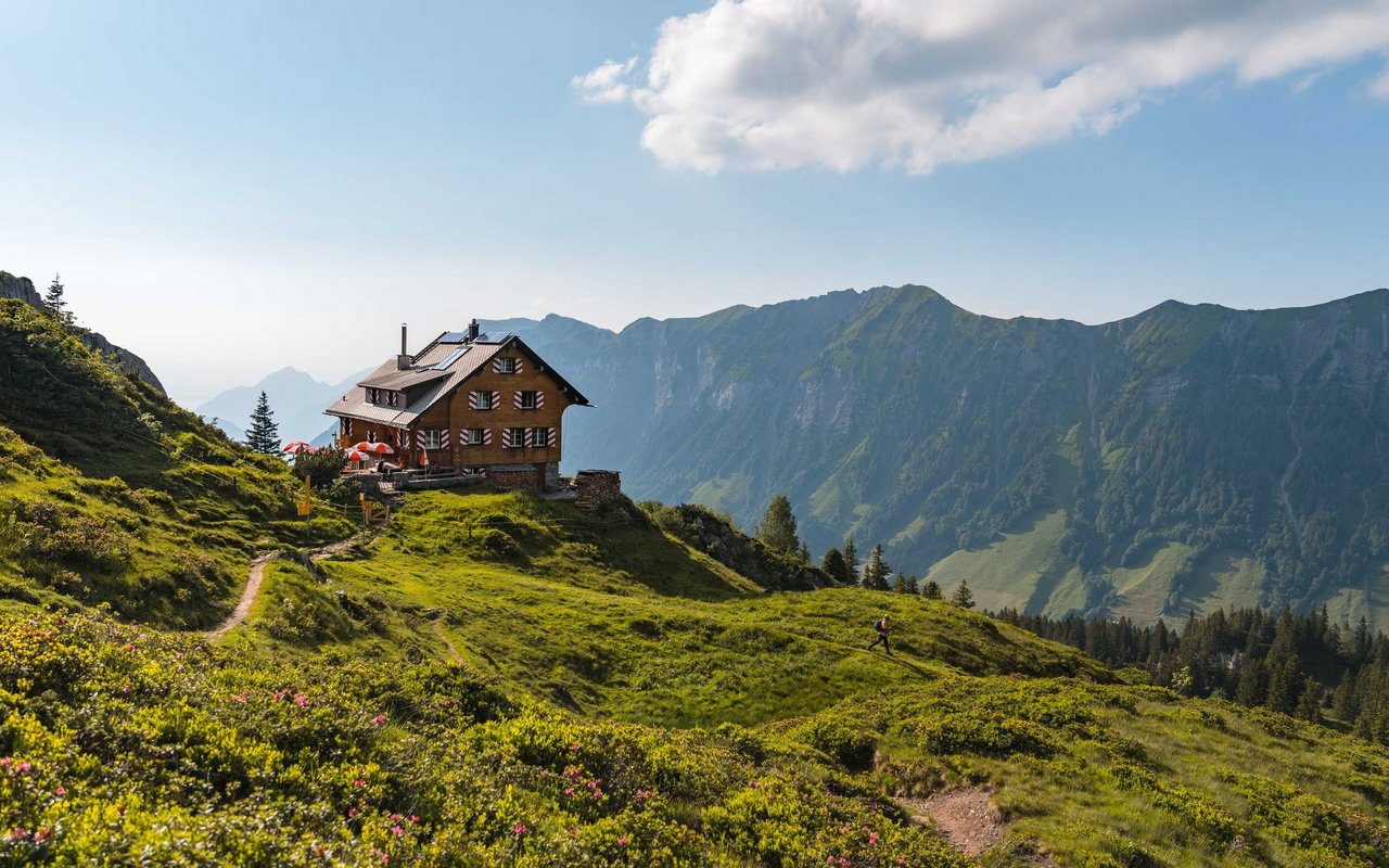 Die Lindernhütte liegt auf 1727 Metern Höhe über Meer in den Schwyzer Alpen. 