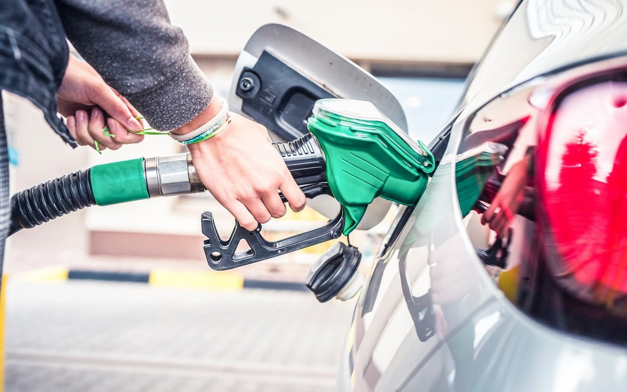 Aus CO2 gewonnener Treibstoff funktioniert auch in bisherige Diesel- und Benzintanks.